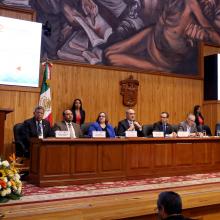 Miembros del presídium durante la ceremonia