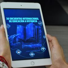 Imagen del 30 Encuentro Internacional de Educación a Distancia, vista en una tableta