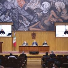 Mesa de presidium en la conferencia magistral en la Cátedra Manuel Castells