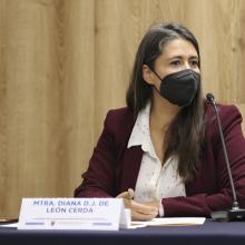 Maestra Diana de León durante la rueda de prensa