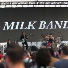  Milk Band durante su participación en el escenario