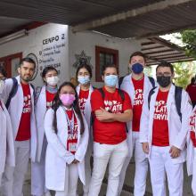 Estudiantes que participan en las brigadas médicas