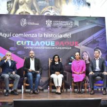 Presídium durante el evento