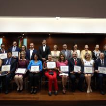 Fotografía de Reconocidos con directivos de la Universidad de Guadalajara