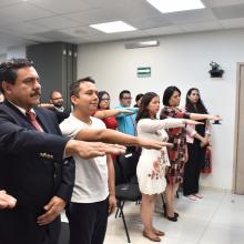 Estudiantes en su toma de protesta