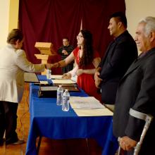 Entrega del reconocimiento a la Mtra. Eva Luz Orozco Flores