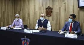 Directivos durante ruada de prensa