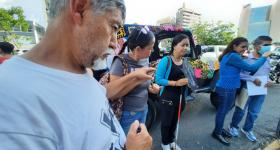 Participantes de la campaña grafiti tejido